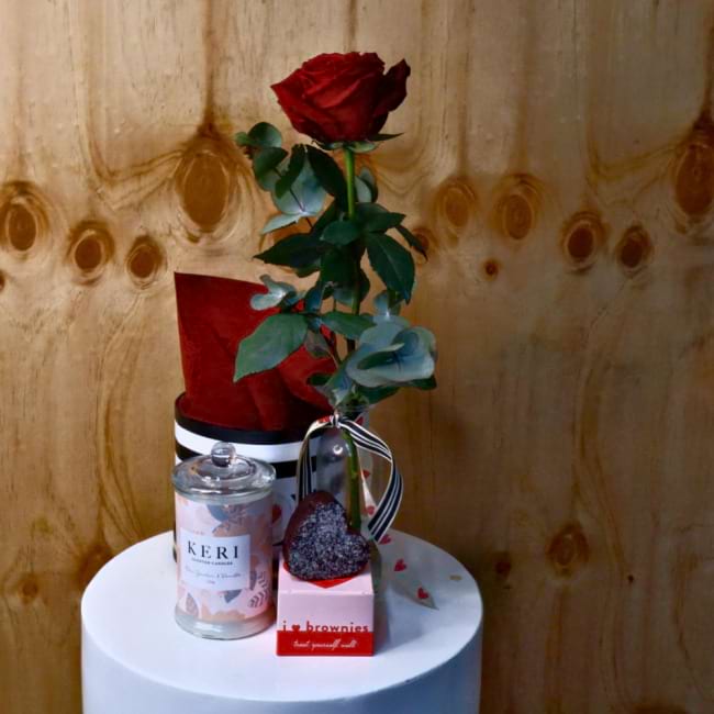 First Kiss - Rose, candle and brownie